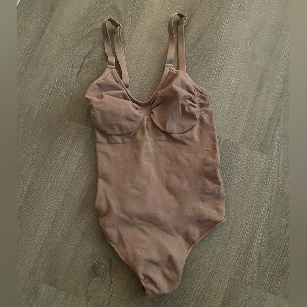 Skims Sculpting Bodysuit- XS